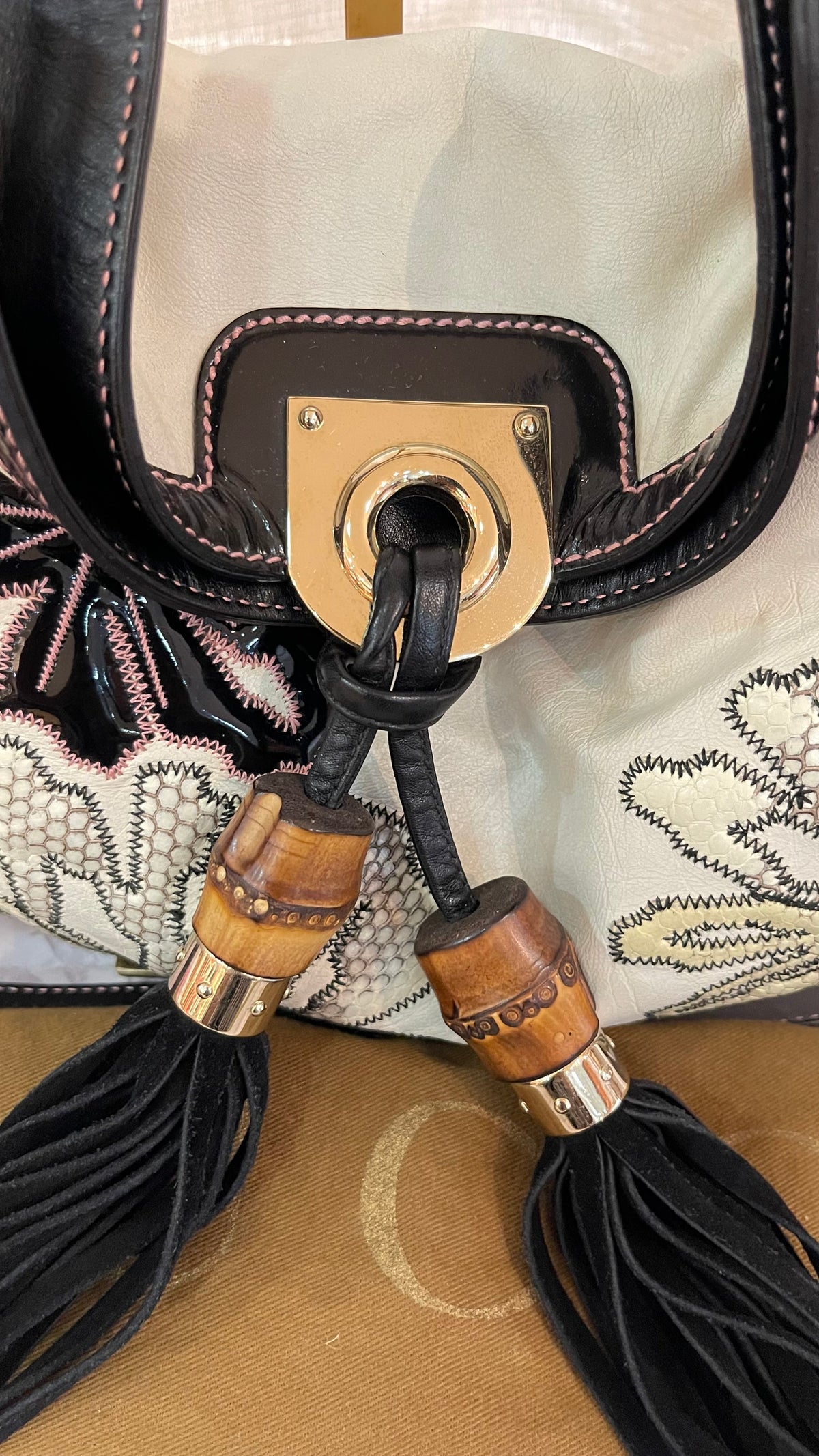 Gucci PREOWNED Indy Bag White & Black