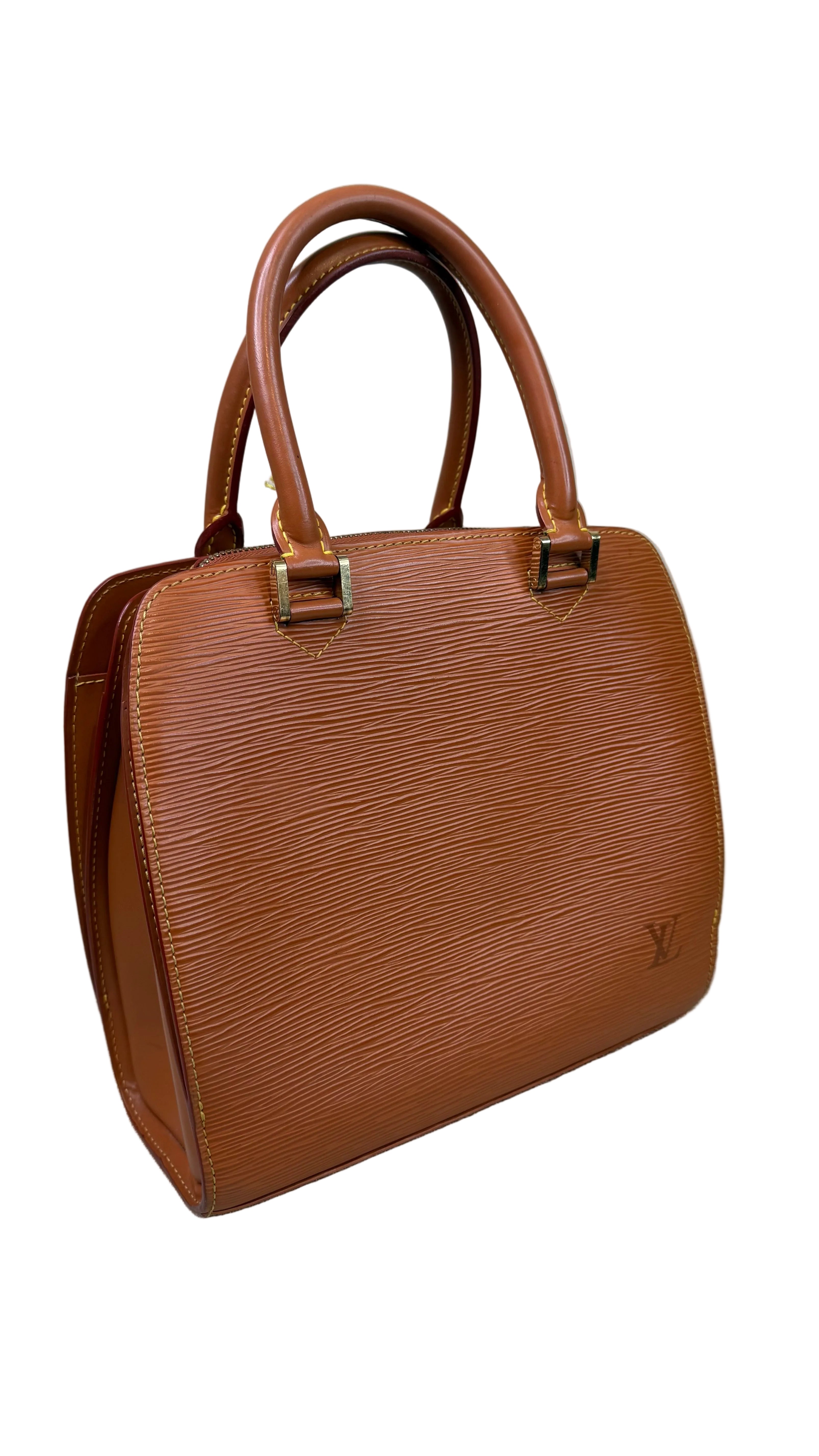 Epi Leather Point Neuf