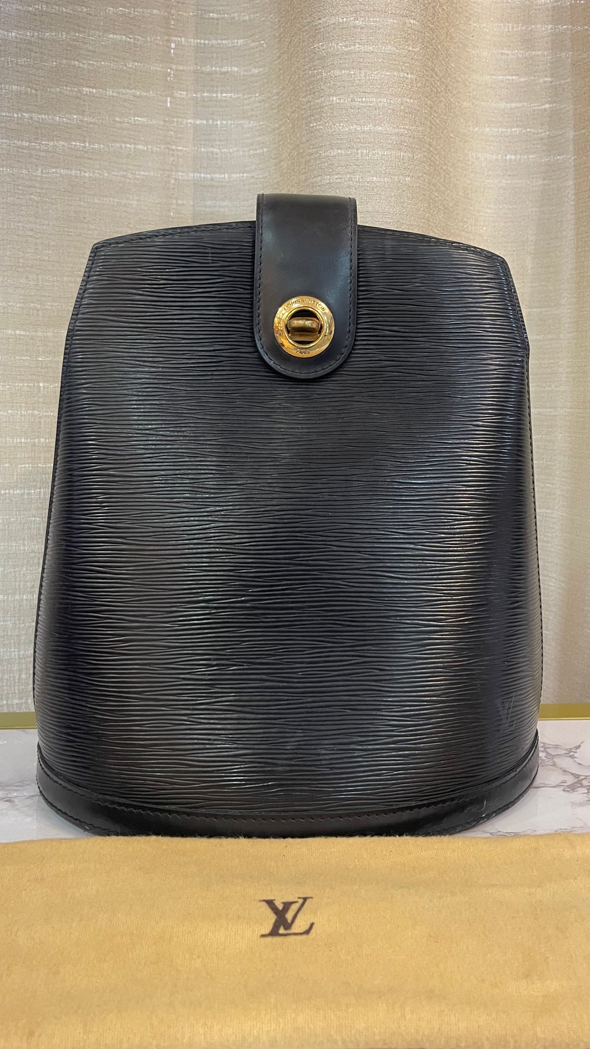 Louis Vuitton Preloved Épi Leather Cluny Shoulder Bag | Noir