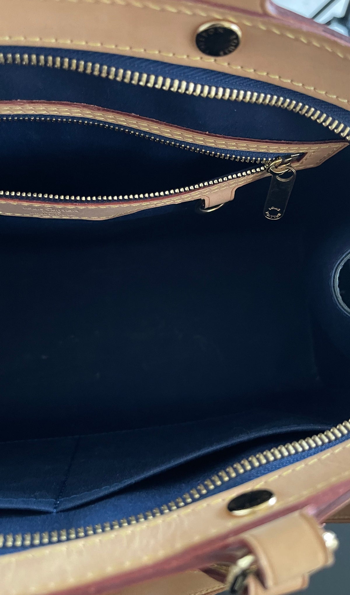 Louis Vuitton PRE OWNED Bréa MM Vernis Bleu Infini