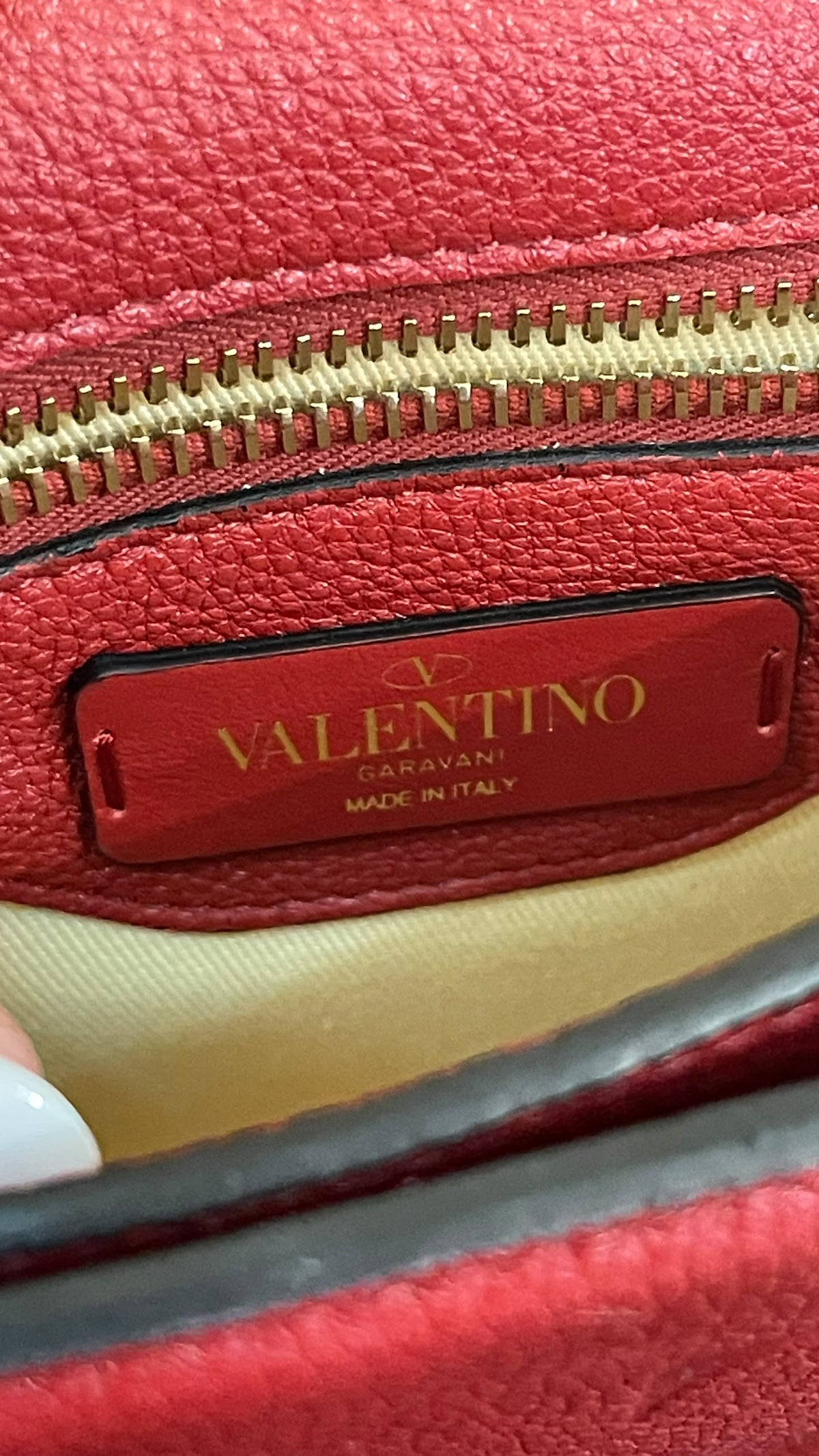 Valentino Garavani VLogo Signature Crossbody | Cuero Rojo | Made in Italy