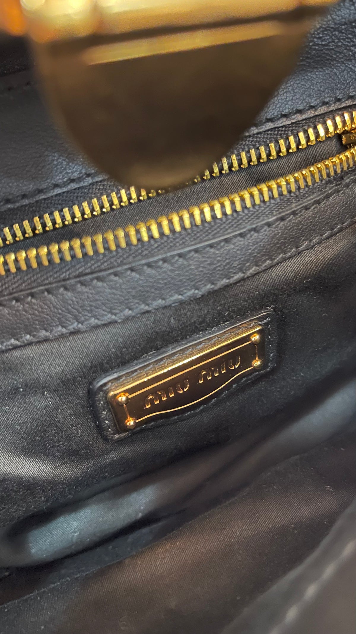 Miu Miu Mini Bandolera Top Handle | Lona Natural & Cuero Negro