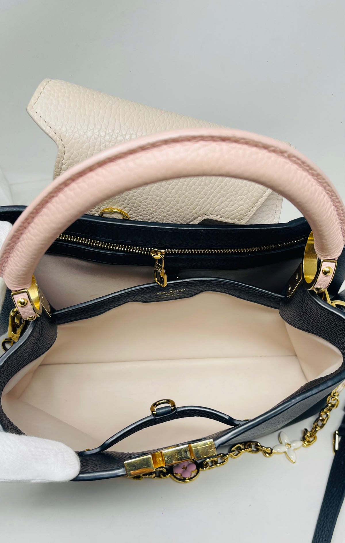 Louis Vuitton Capucine Taurillon Leather Bag PRE OWNED (Microchip)