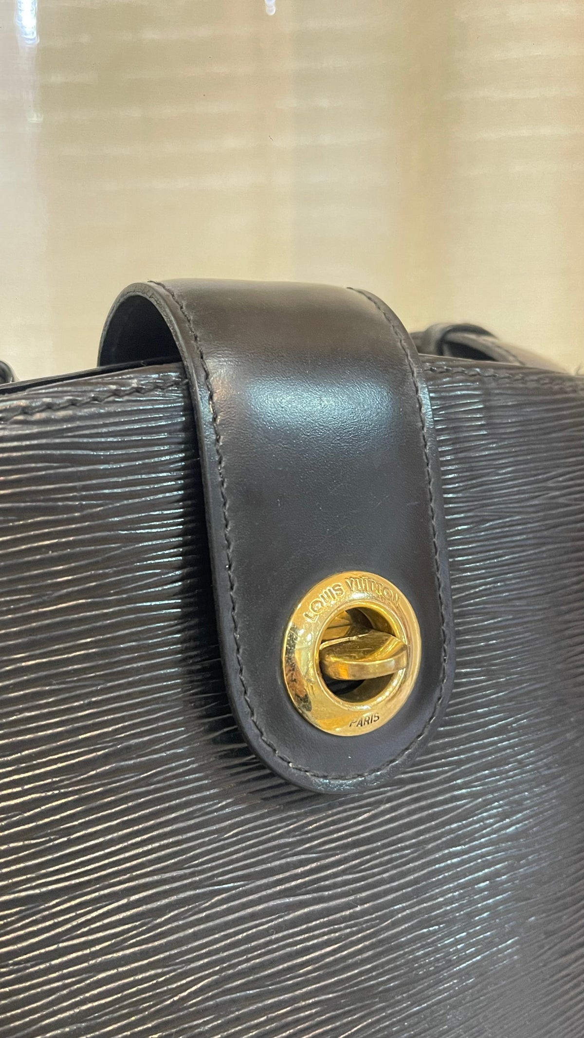 Louis Vuitton Preloved Épi Leather Cluny Shoulder Bag | Noir