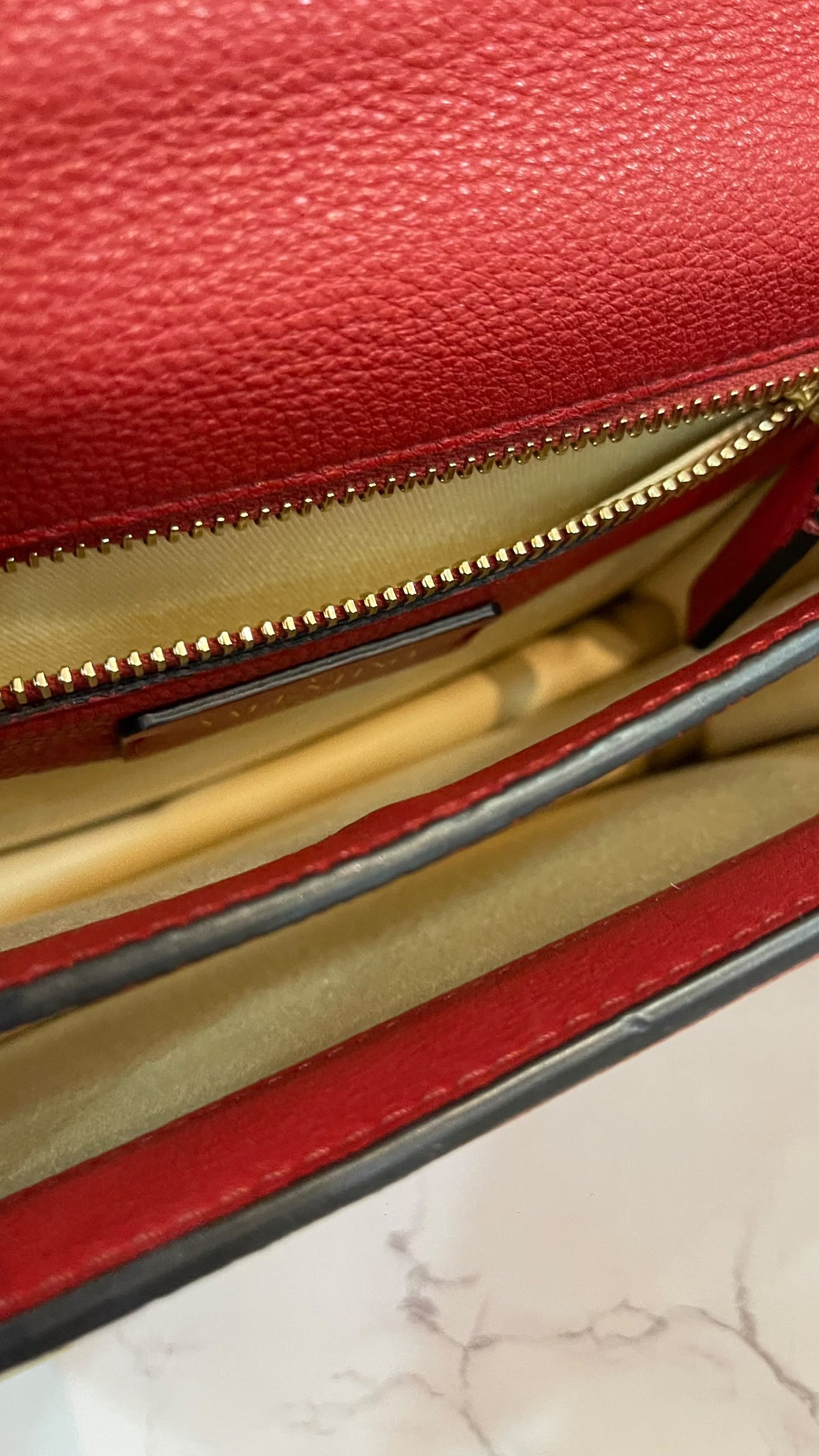 Valentino Garavani VLogo Signature Crossbody | Cuero Rojo | Made in Italy