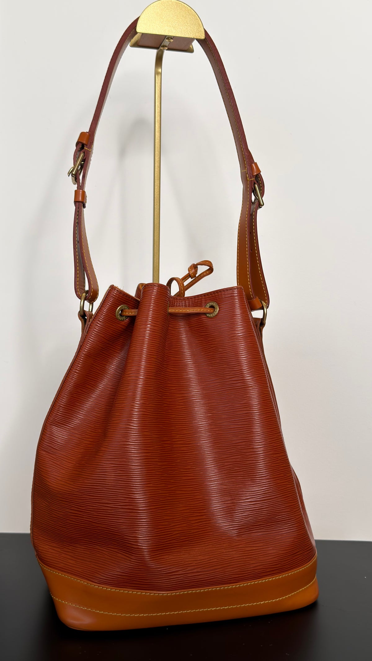 Louis Vuitton PRE OWNED Noe GM Epi Leather Bucklet