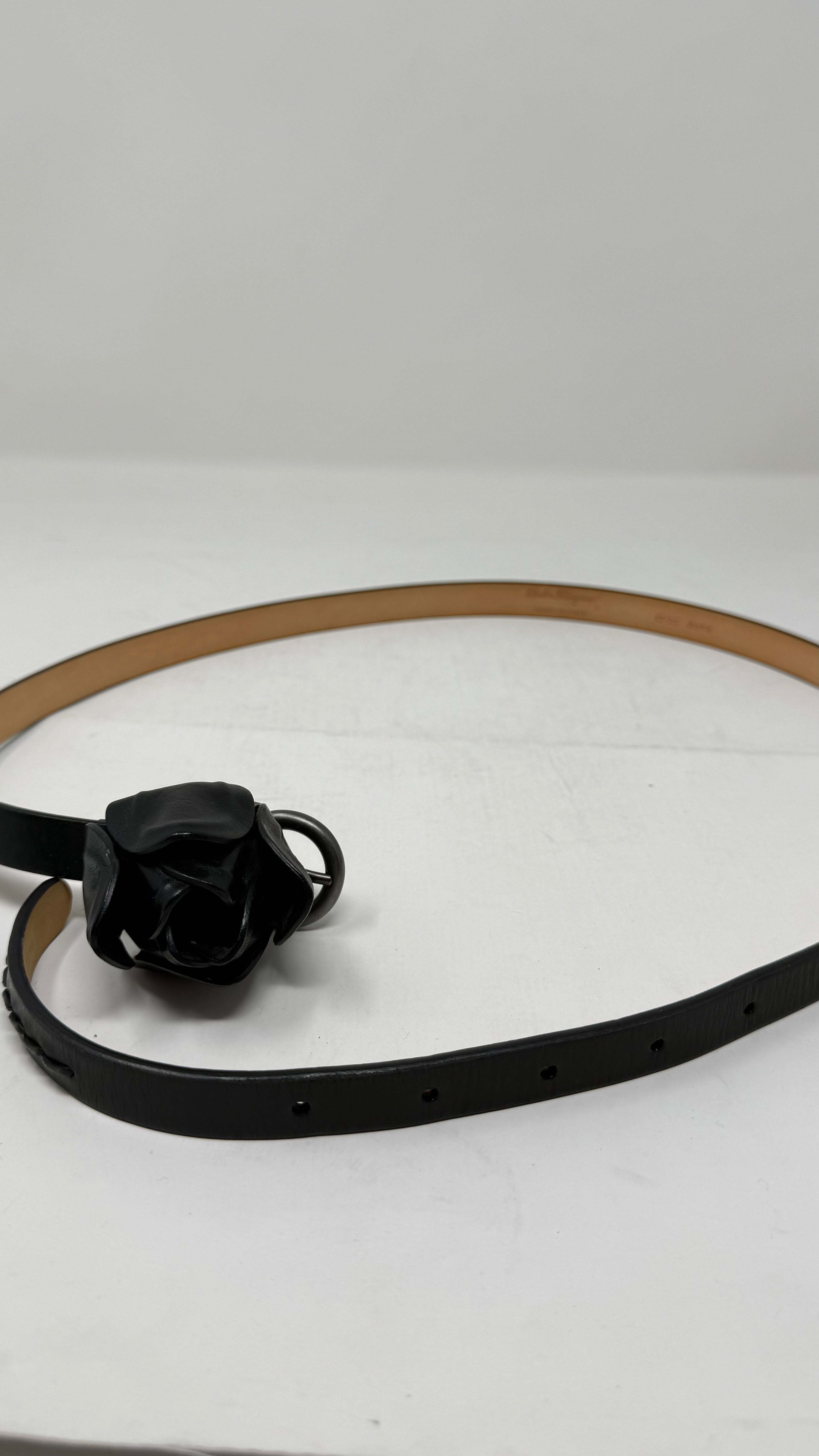 Salvatore Ferragamo Cinturon de Rosa Negra