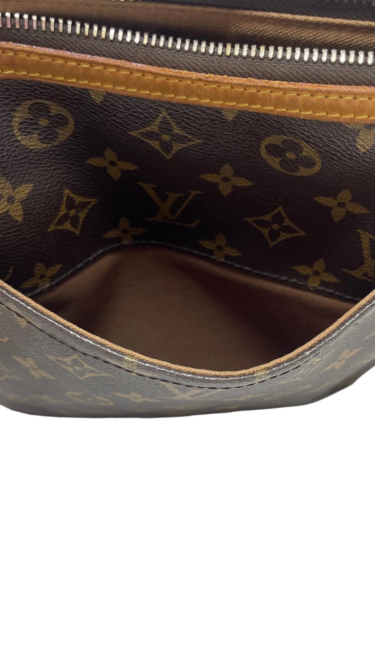Louis Vuitton Preloved Monogram Shoulder Bag CA4028