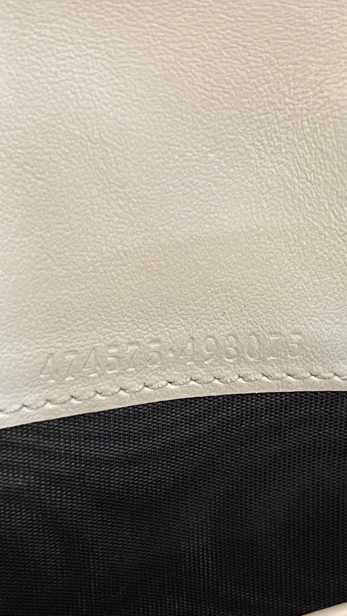 Gucci PRE OWNED  Calfking Matelasse GG Marmont Chain Wallet Mystic White