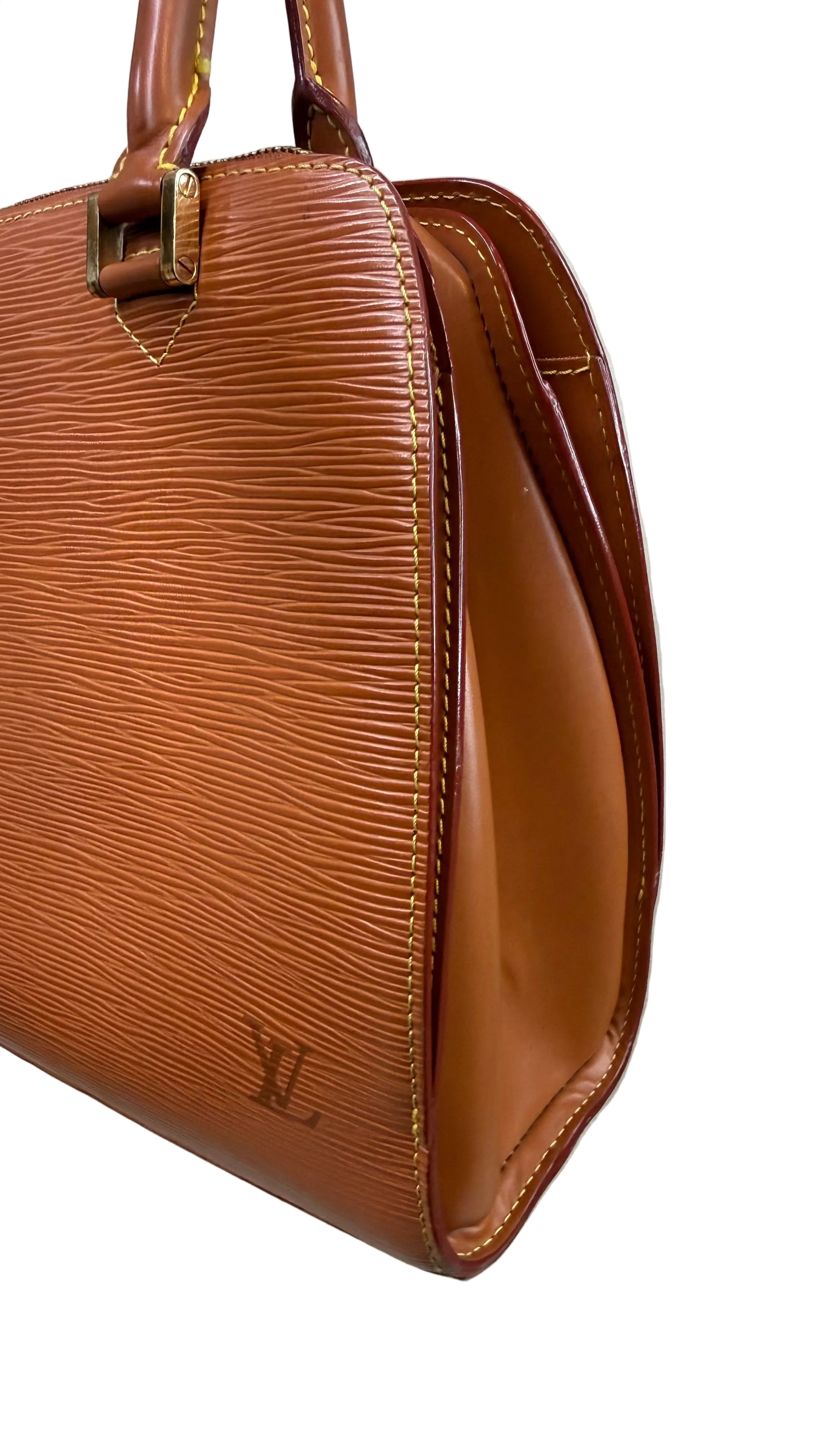 Epi Leather Point Neuf