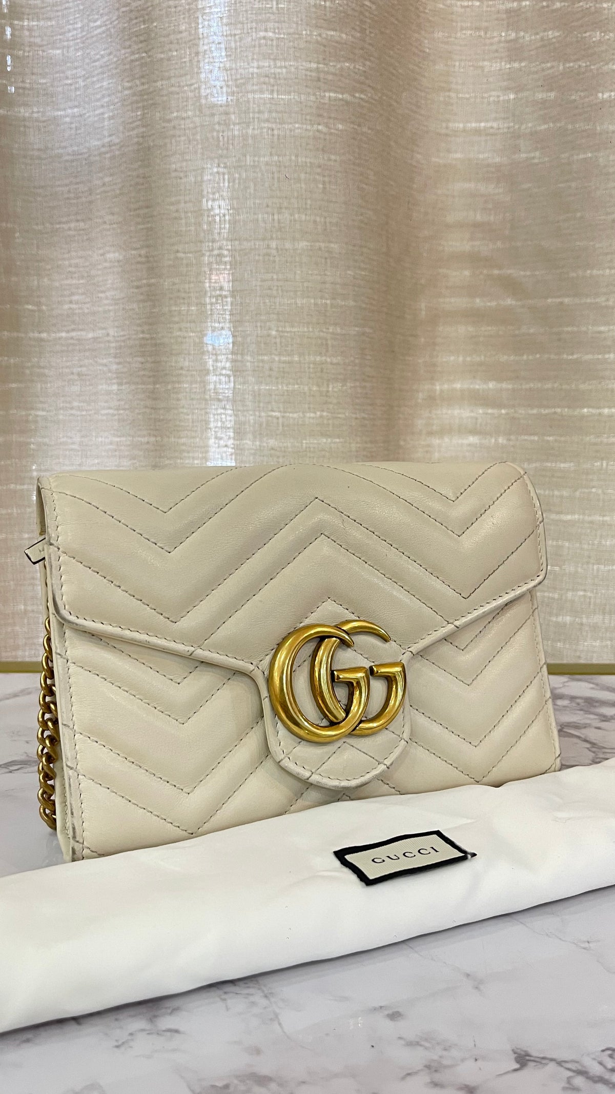 Gucci PRE OWNED  Calfking Matelasse GG Marmont Chain Wallet Mystic White