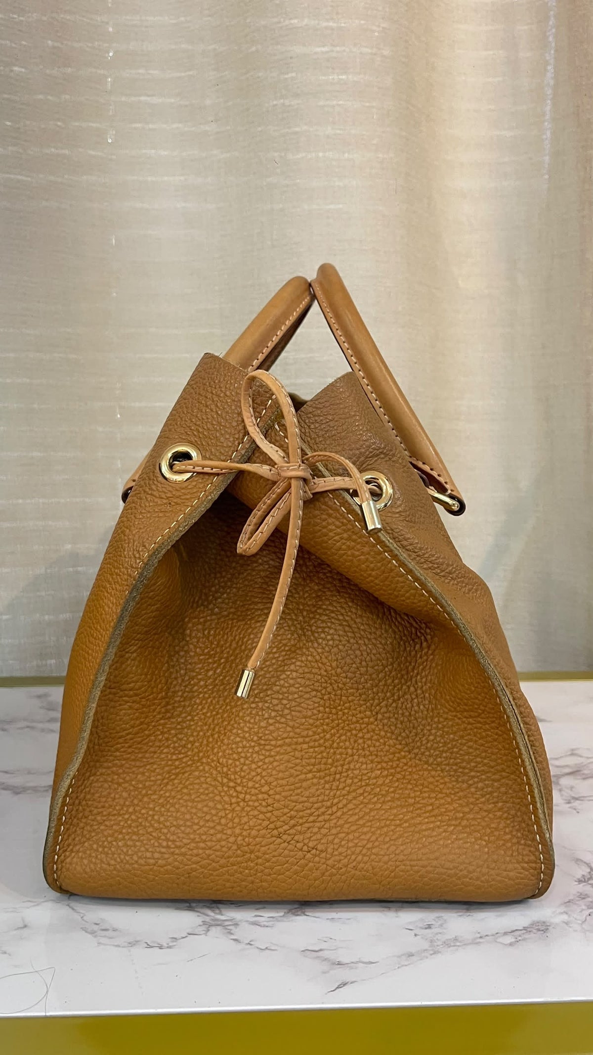 Carolina Herrera CHHC Satchel Tote | Cuero Pebbled Camel | Logo Bordado
