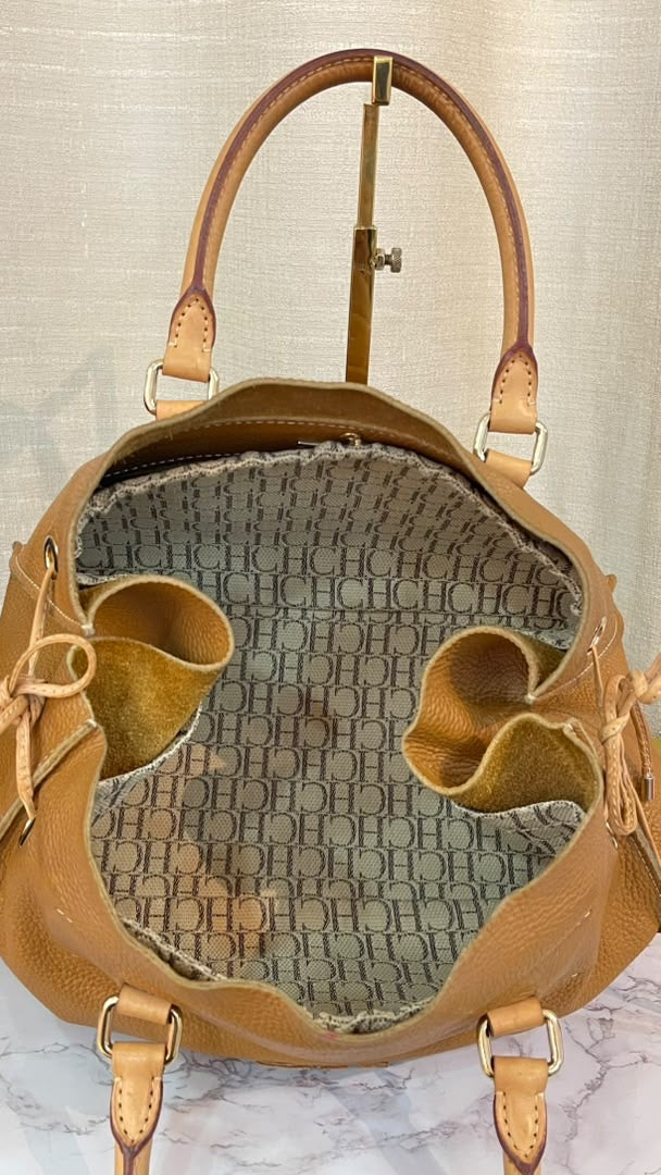 Carolina Herrera CHHC Satchel Tote | Cuero Pebbled Camel | Logo Bordado