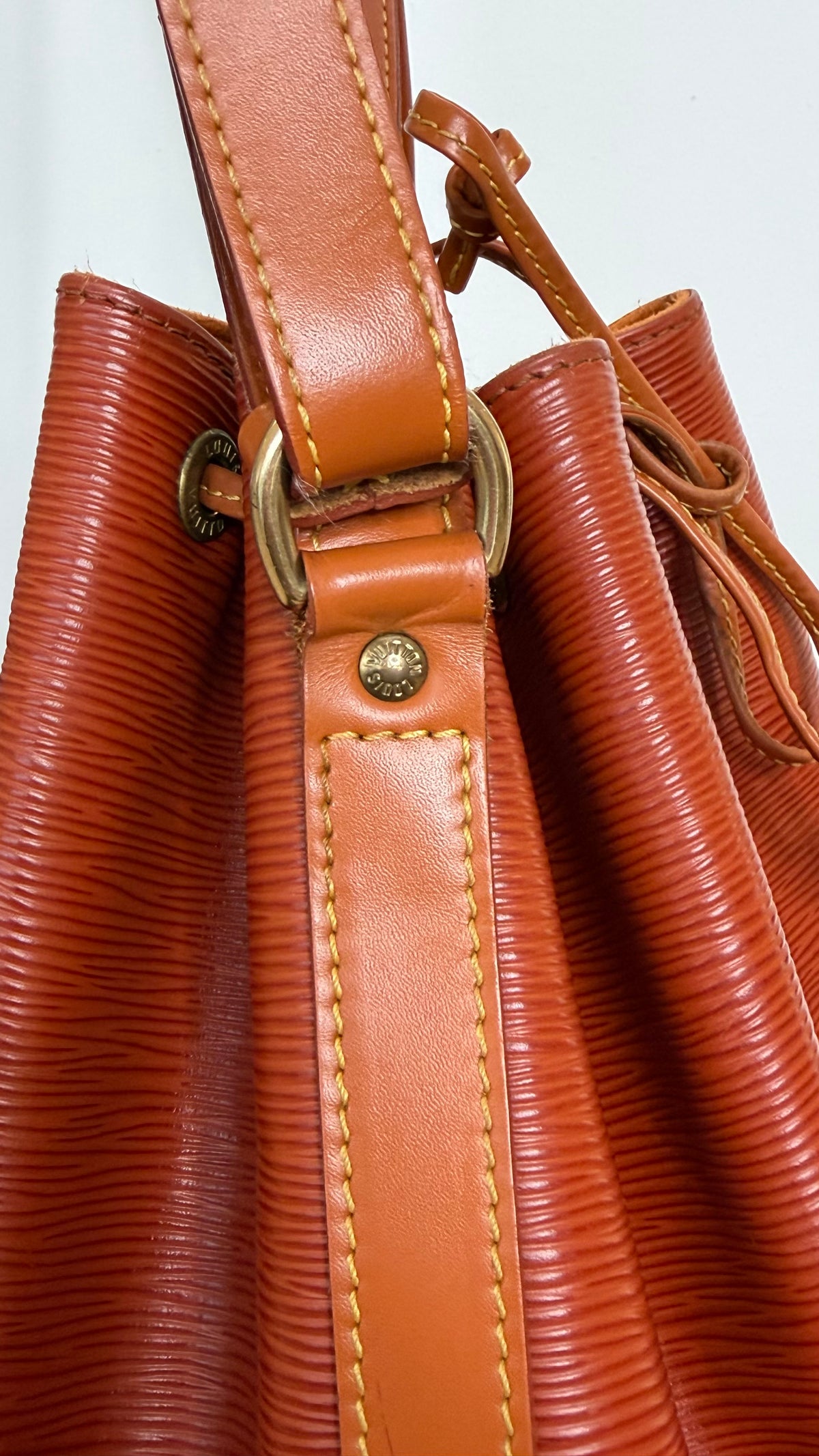 Louis Vuitton PRE OWNED Noe GM Epi Leather Bucklet