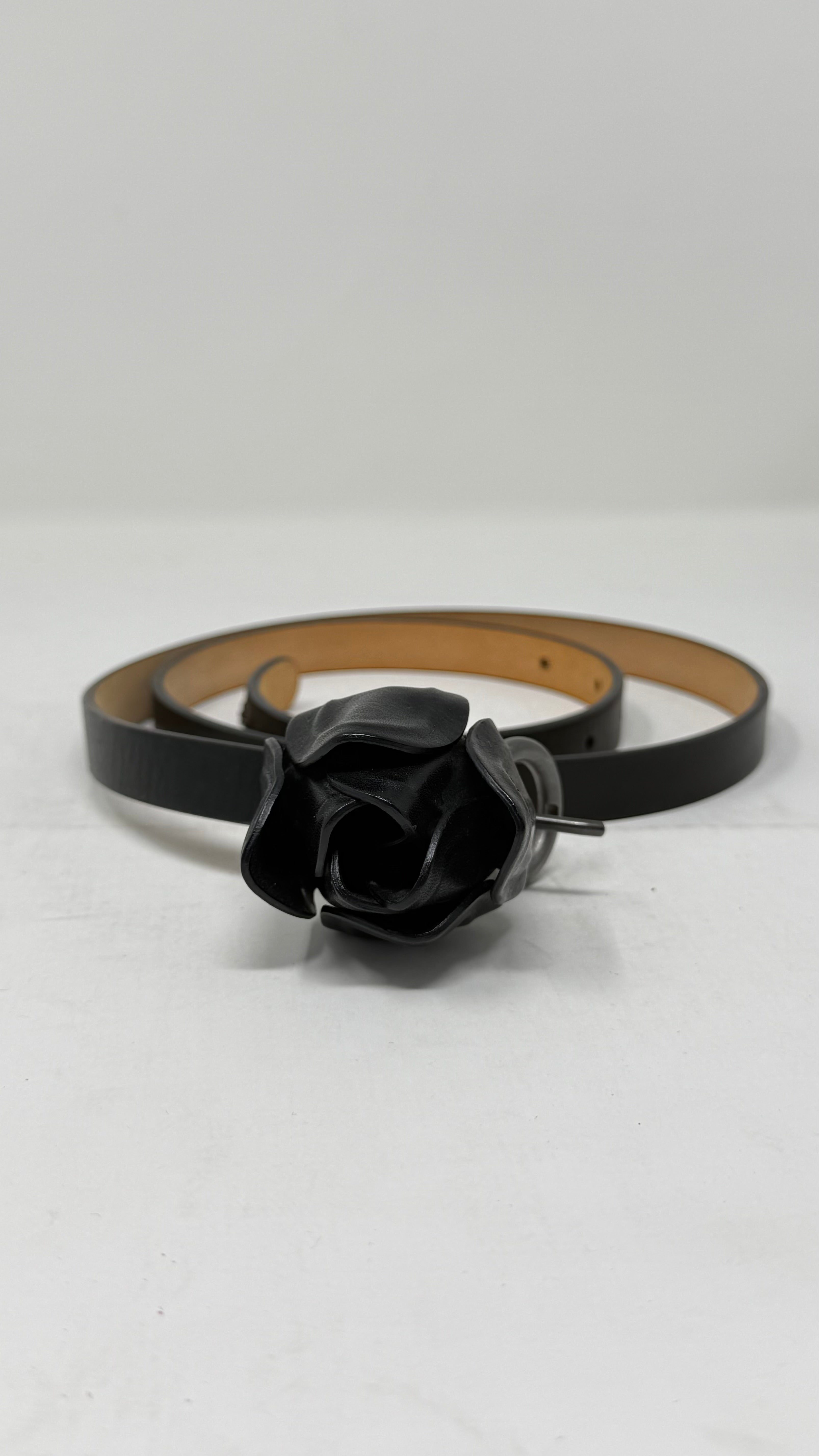 Salvatore Ferragamo Cinturon de Rosa Negra