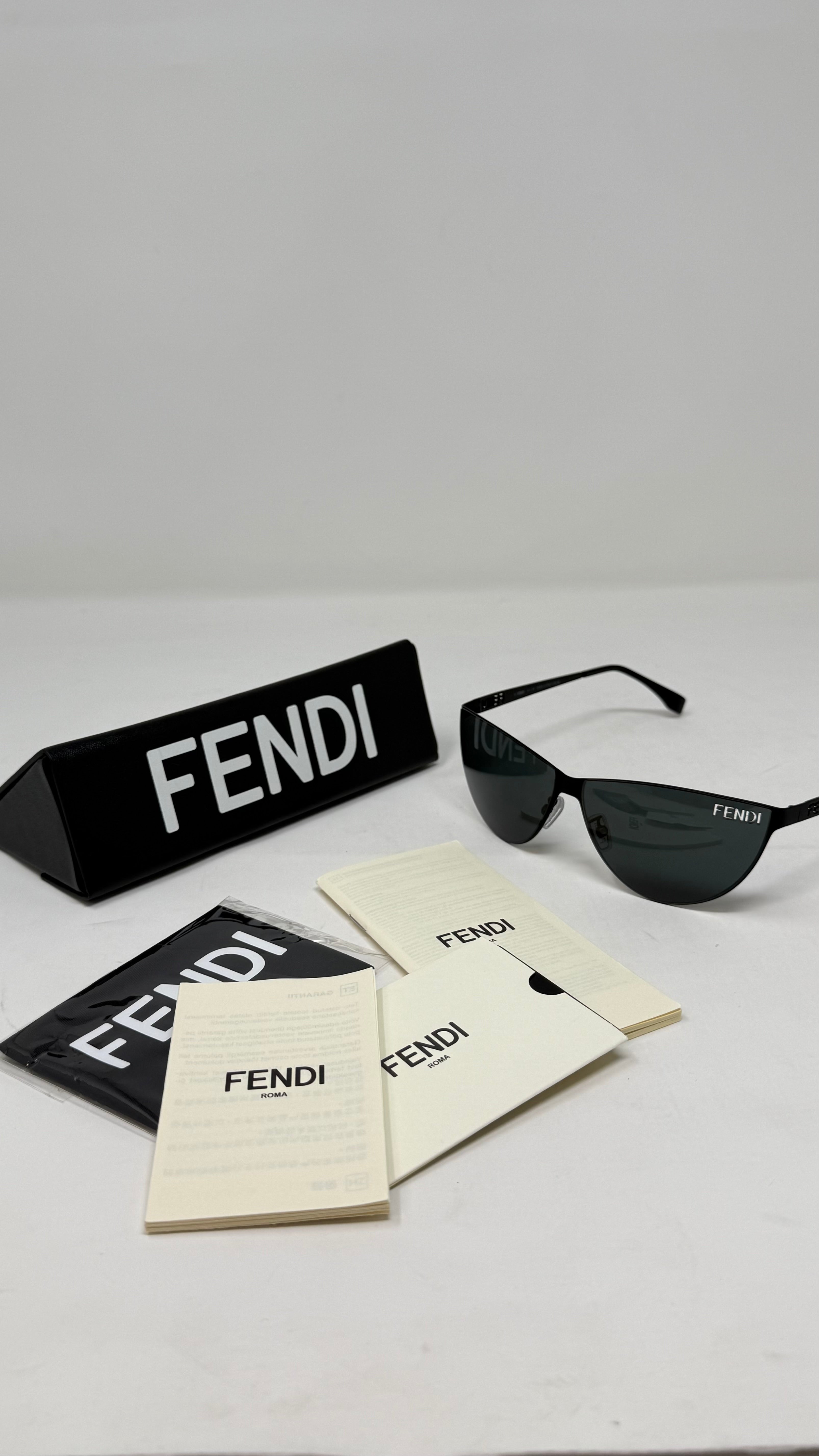 Fendi Cat-Eye Tinted Sunglasses Black