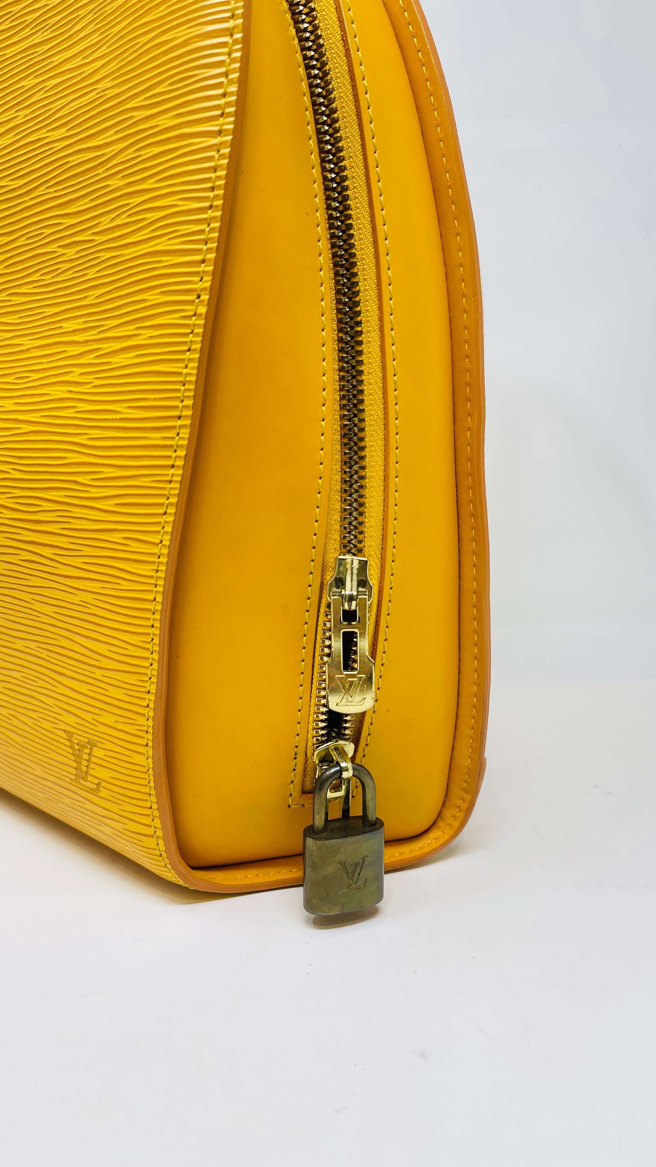 Epi Leather Louis Vuitton Ellipse