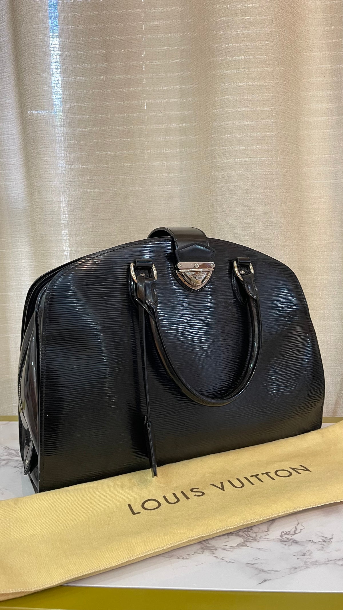 Louis Vuitton Pont-Neuf GM | Cuero Épi Negro | Preloved Luxury